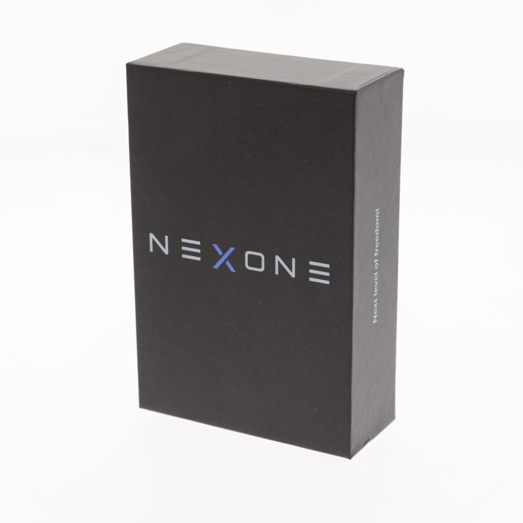 Elektroniczny papieros NEXONE służący do podgrzewania wkładów Pudełko z NEXONE (podgrzewaczem do wkładów tytoniowych)